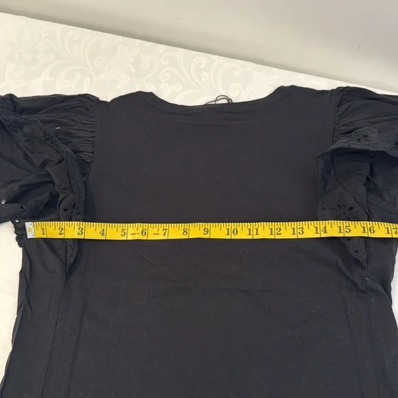 Tahari Eyelet Flutter Sleeve Top. Size S - Picture 10 of 11